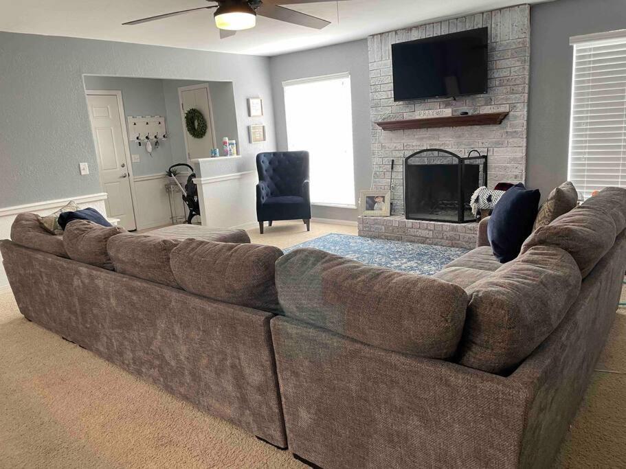 Large open space for family fun! Amarillo Exterior foto