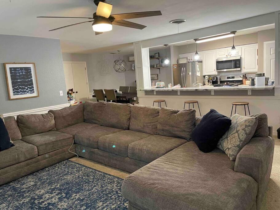 Large open space for family fun! Amarillo Exterior foto